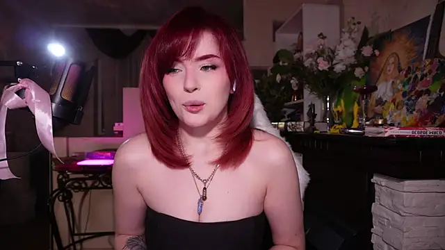 Chriss Fox online show from December 2, 2025, 4:30 pm