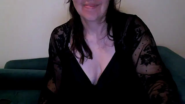 Snapshot of Ella_Next_Door chatting on September 14, 2025, 8:53 pm Ella Next Door online show from September 14, 2025, 8:53 pm