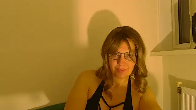 Snapshot of Ella_Next_Door chatting on September 29, 2025, 10:04 pm Ella Next Door online show from September 29, 2025, 10:04 pm