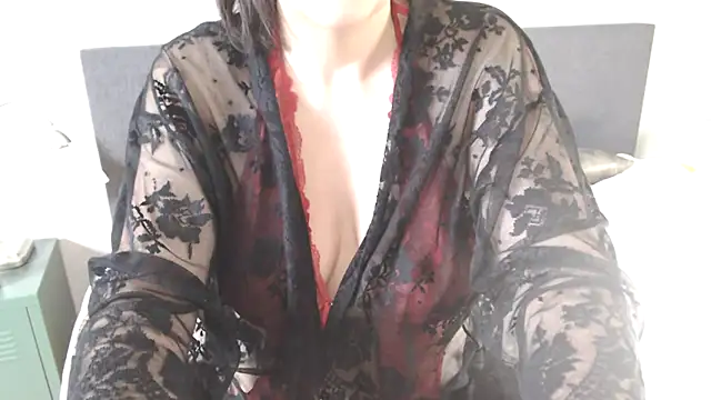 Snapshot of Ella_Next_Door chatting on March 16, 2025, 12:11 pm Ella Next Door online show from March 16, 2025, 12:11 pm