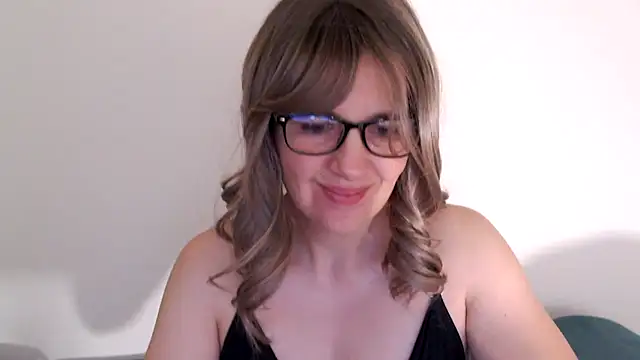 Snapshot of Ella_Next_Door chatting on September 25, 2025, 8:59 pm Ella Next Door online show from September 25, 2025, 8:59 pm