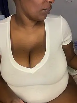 Naughty-sonia2 online show from April 5, 2026, 8:32 am