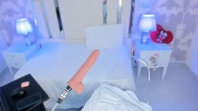 Snapshot of Miliaangeles chatting on November 15, 2025, 12:31 pm Miliaangeles online show from November 15, 2025, 12:31 pm