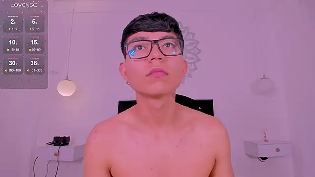 Snapshot of CodyTwink chatting on October 31, 2025, 4:47 pm CodyTwink online show from October 31, 2025, 4:47 pm