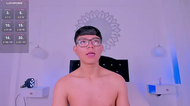 Snapshot of CodyTwink chatting on September 18, 2025, 1:14 pm CodyTwink online show from September 18, 2025, 1:14 pm