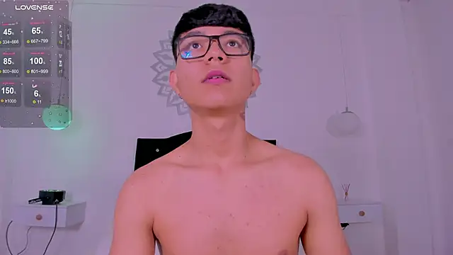 Snapshot of CodyTwink chatting on October 2, 2025, 1:36 pm CodyTwink online show from October 2, 2025, 1:36 pm