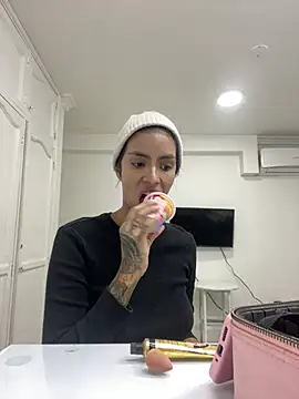 DeuxGold online show from February 8, 2026, 3:04 am