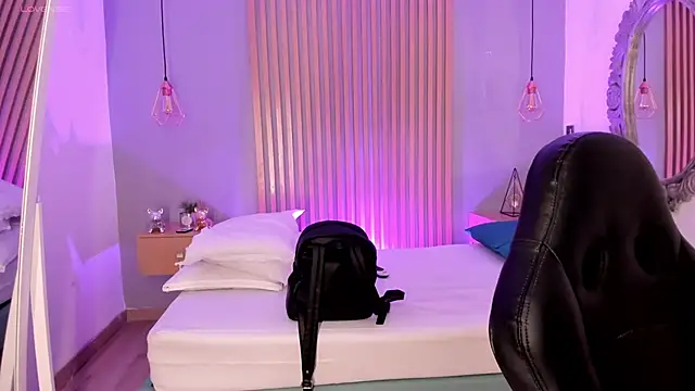 Harmonybabe  online show from February 19, 2025, 8:20 pm