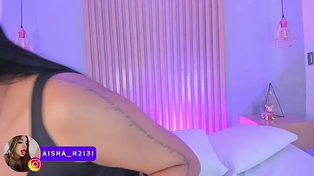 aisha h  online show from September 25, 2025, 8:59 pm