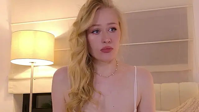 Snapshot of JuliaJaee chatting on July 18, 2026, 6:16 pm JuliaJaee online show from July 18, 2026, 6:16 pm