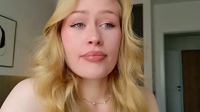 Snapshot of JuliaJaee chatting on July 4, 2026, 12:21 pm JuliaJaee online show from July 4, 2026, 12:21 pm