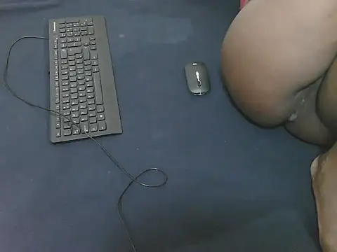 Snapshot of lella-0 chatting on February 11, 2026, 5:46 pm lella-0 online show from February 11, 2026, 5:46 pm