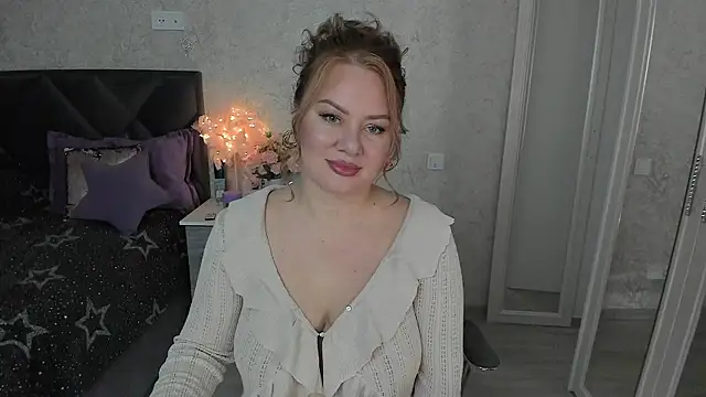 TwinklingStar  online show from March 5, 2025, 6:45 pm