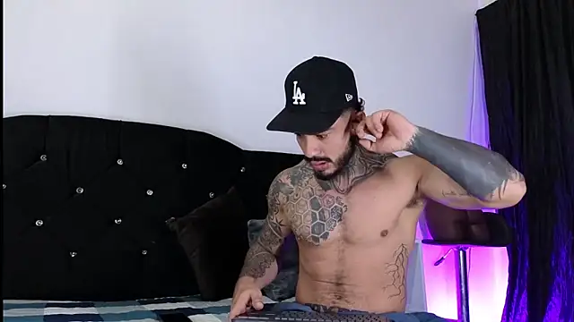 Snapshot of john_cartter1 chatting on September 20, 2025, 11:04 am john cartter1 online show from September 20, 2025, 11:04 am