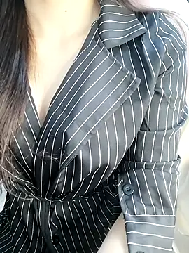  Linez  online show from November 3, 2025, 5:49 pm