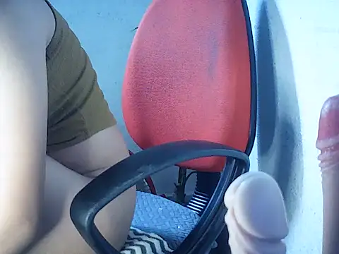 Snapshot of Haralushiaaax chatting on November 6, 2025, 2:04 am Haralushiaaax online show from November 6, 2025, 2:04 am