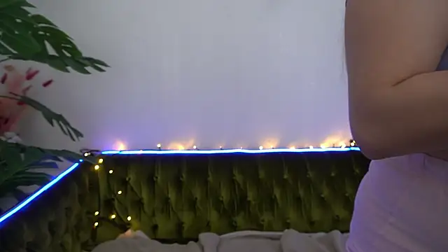 MagicPeachh  online show from January 15, 2025, 5:05 pm