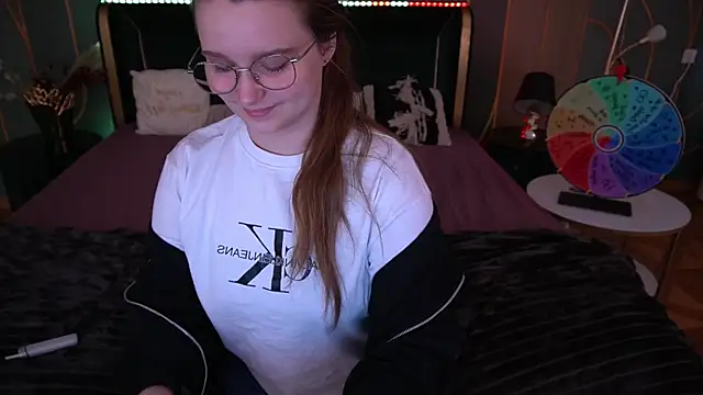 Snapshot of MagicPeachh_ chatting on October 10, 2025, 1:12 pm MagicPeachh online show from October 10, 2025, 1:12 pm