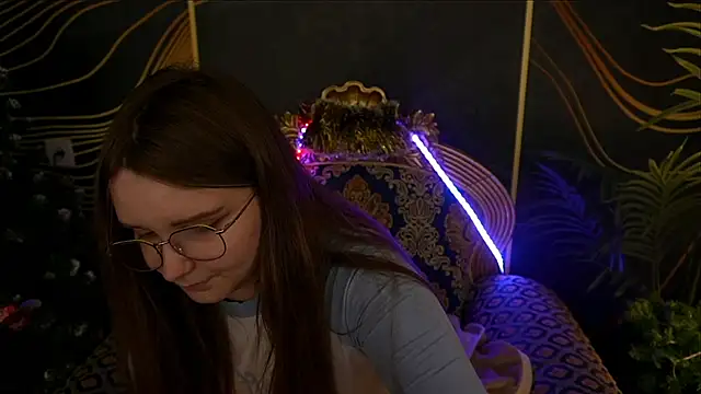 MagicPeachh  online show from January 20, 2025, 4:45 pm