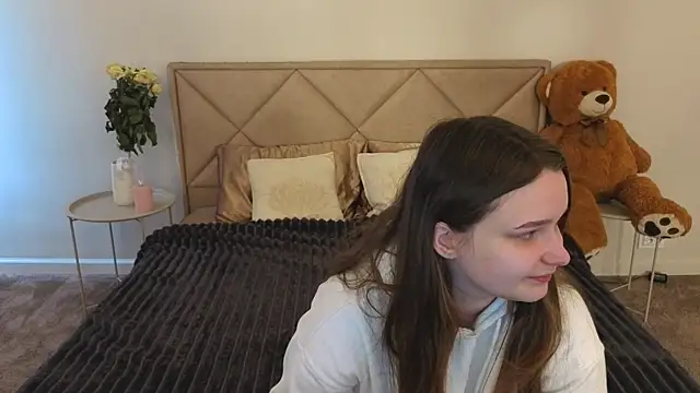 MagicPeachh  online show from March 26, 2026, 6:55 am