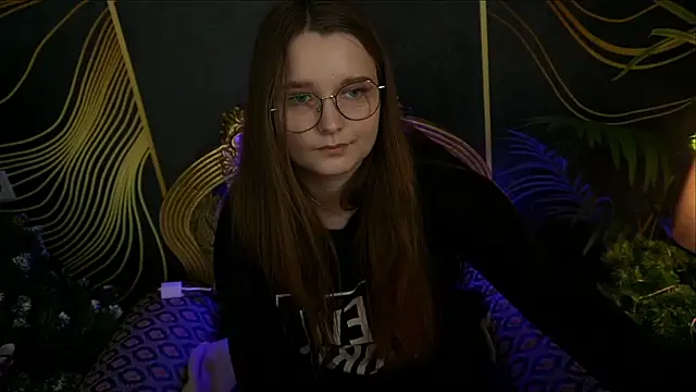 MagicPeachh  online show from January 17, 2025, 1:56 pm