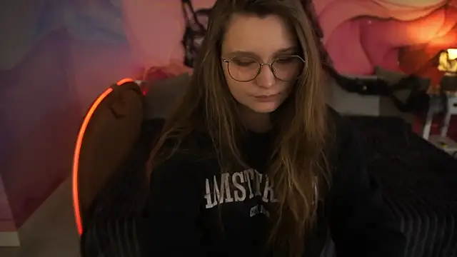 Snapshot of MagicPeachh_ chatting on October 21, 2025, 5:51 am MagicPeachh online show from October 21, 2025, 5:51 am