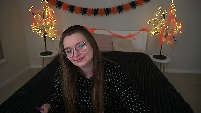 Snapshot of MagicPeachh_ chatting on October 31, 2025, 6:54 am MagicPeachh online show from October 31, 2025, 6:54 am