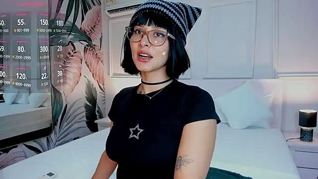 Snapshot of Ramona_Flower chatting on November 18, 2025, 2:05 am Ramona Flower online show from November 18, 2025, 2:05 am