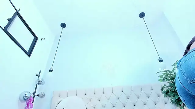 Victoria Coleman online show from November 17, 2025, 9:19 pm