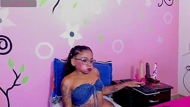 Snapshot of Lauren_Hills069 chatting on June 1, 2026, 11:48 pm Lauren Hills069 online show from June 1, 2026, 11:48 pm