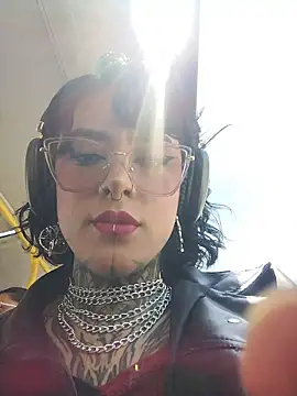 Snapshot of taaylor33 chatting on February 9, 2026, 5:33 pm taaylor33 online show from February 9, 2026, 5:33 pm