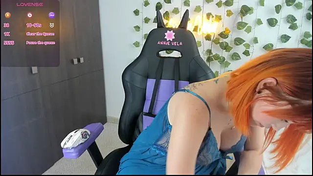 Annie Velas  online show from September 26, 2025, 8:27 pm