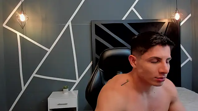 Snapshot of Johan_Williams_07 chatting on January 31, 2025, 2:26 am Johan Williams 07 online show from January 31, 2025, 2:26 am