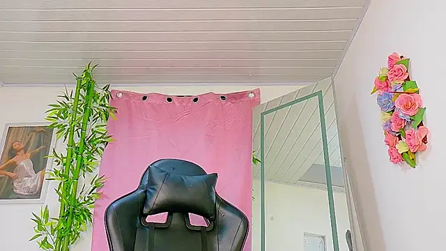 scarlet-jonesx online show from February 3, 2026, 8:30 am