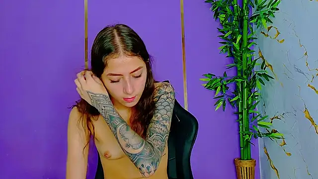 Snapshot of scarlet-jonesx chatting on September 26, 2025, 12:45 pm scarlet-jonesx online show from September 26, 2025, 12:45 pm