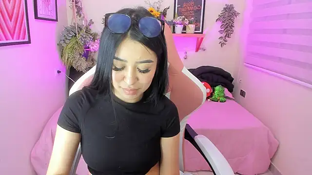 Starliee   online show from September 18, 2025, 11:52 pm