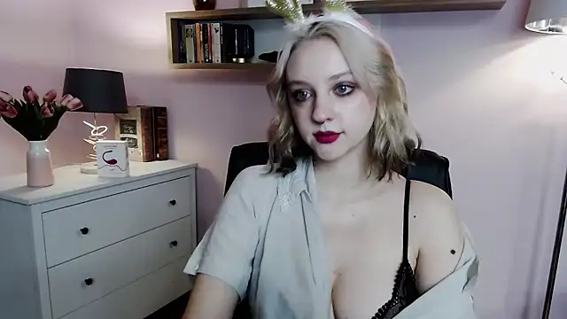 Snapshot of MadelineLust chatting on December 22, 2024, 2:49 pm MadelineLust online show from December 22, 2024, 2:49 pm