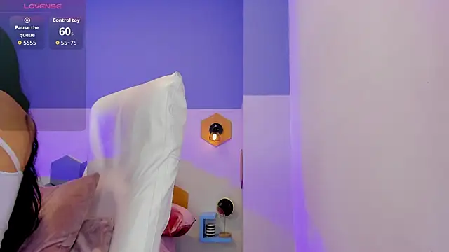 Chloe fischer  online show from March 22, 2026, 3:24 pm