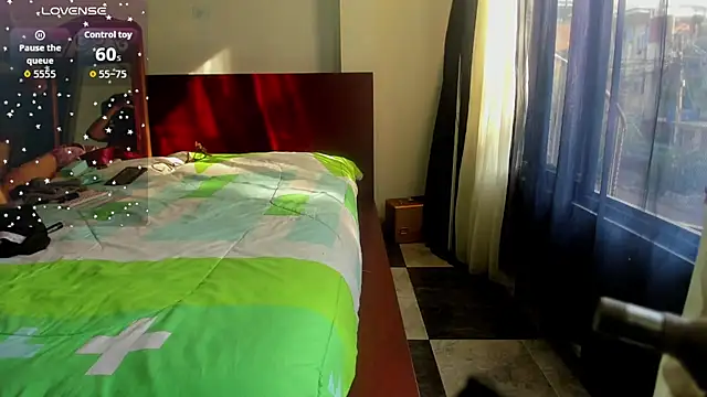 Snapshot of latinaStepmom chatting on October 29, 2025, 8:41 pm latinaStepmom online show from October 29, 2025, 8:41 pm