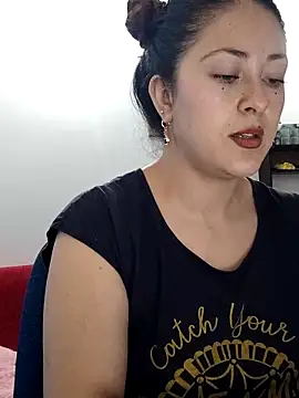 LisbethMoore  online show from November 4, 2025, 4:44 pm