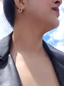 LisbethMoore  online show from September 25, 2025, 3:18 pm