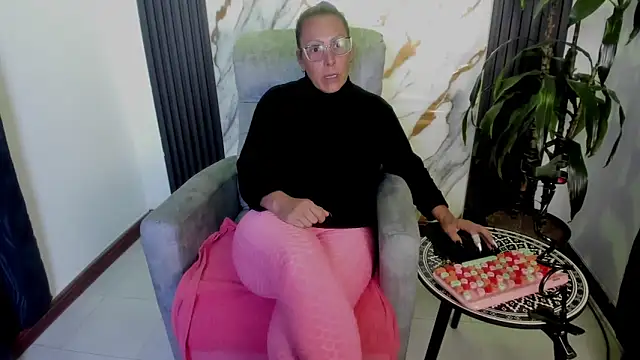 Snapshot of BrendaSex_Hot chatting on February 6, 2026, 9:00 pm BrendaSex Hot online show from February 6, 2026, 9:00 pm