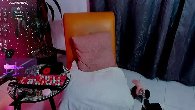 Snapshot of BrendaSex_Hot chatting on October 3, 2025, 8:43 pm BrendaSex Hot online show from October 3, 2025, 8:43 pm