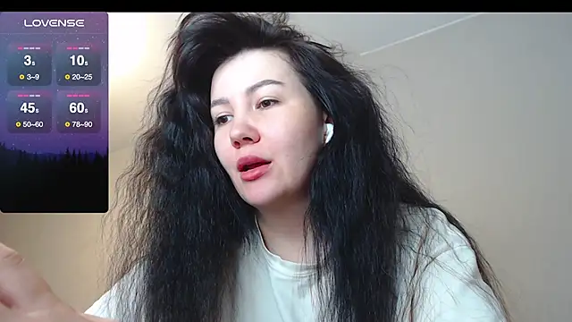 Snapshot of AlexaCruze chatting on October 14, 2025, 6:52 pm AlexaCruze online show from October 14, 2025, 6:52 pm