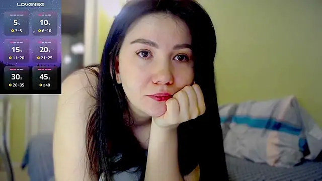 Snapshot of AlexaCruze chatting on January 14, 2025, 12:43 am AlexaCruze online show from January 14, 2025, 12:43 am