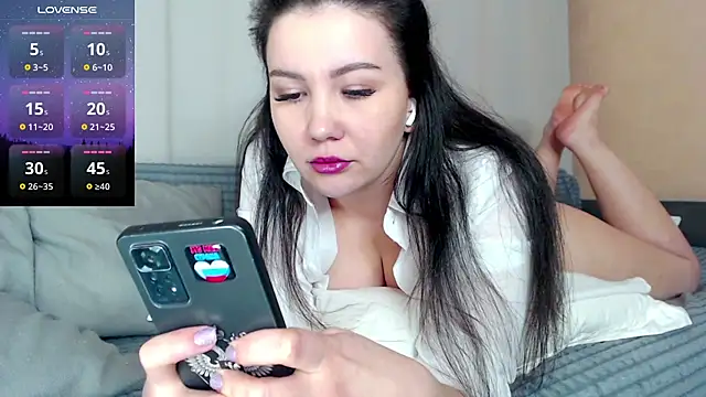 Snapshot of AlexaCruze chatting on December 6, 2024, 7:06 pm AlexaCruze online show from December 6, 2024, 7:06 pm