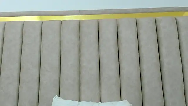 FreyaMoller online show from April 18, 2026, 7:07 pm