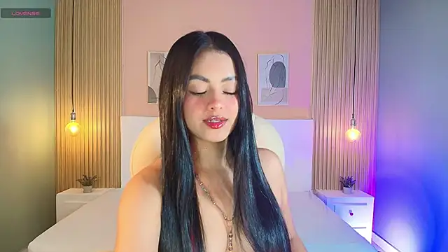 EmilyWalker11 online show from March 13, 2025, 4:05 am