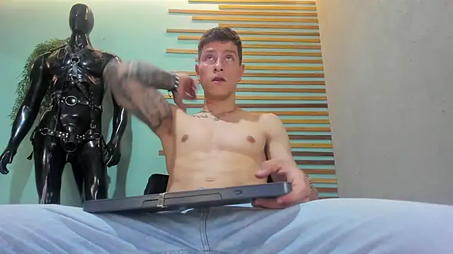 Snapshot of french_sexx chatting on March 4, 2025, 7:32 pm french sexx online show from March 4, 2025, 7:32 pm