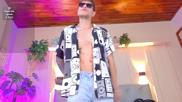 Snapshot of french_sexx chatting on September 19, 2025, 7:18 pm french sexx online show from September 19, 2025, 7:18 pm